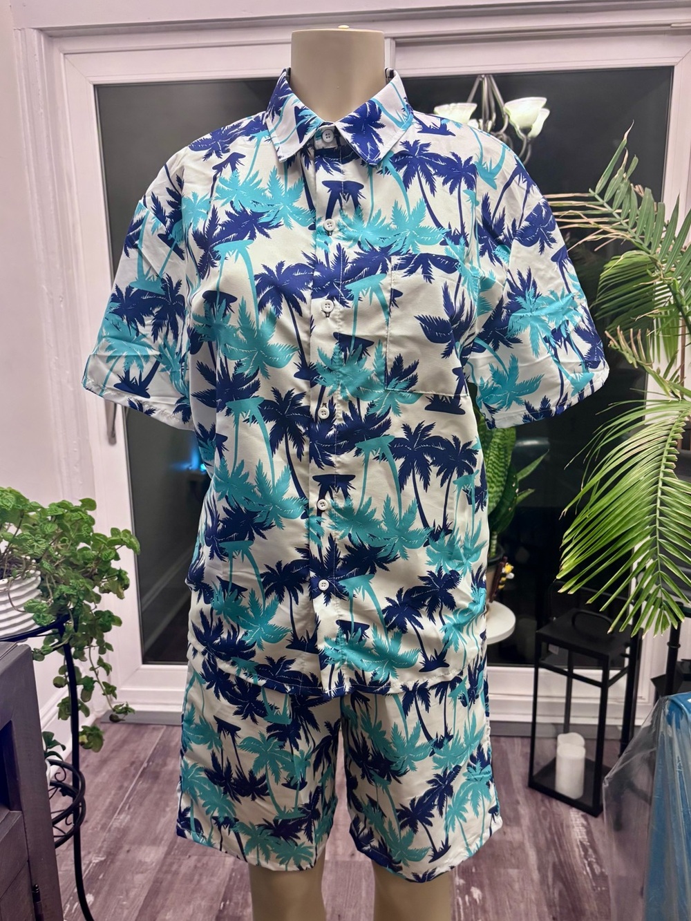 Men's Blue Teal Palm-Print Short Set.   Size: Medium